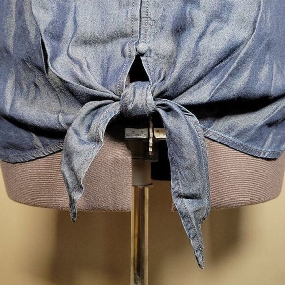NWOT Denim & Co. Lightweight Denim Button-Front Tie Waist Top Sz M - Picture 6 of 13